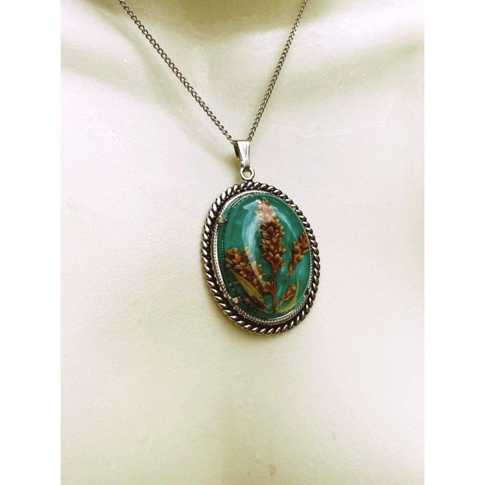 Vintage Pendant Earring Set Resin Encased Wheat Plant Green - Picture 11 of 11